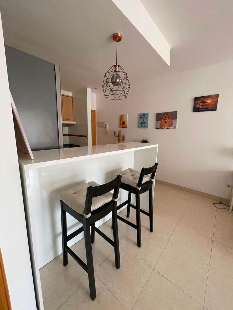 1 slaapkamer Appartement te koop in Torre de Benagalbon met zwembad garage - € 240.000 (Ref: 10176146)