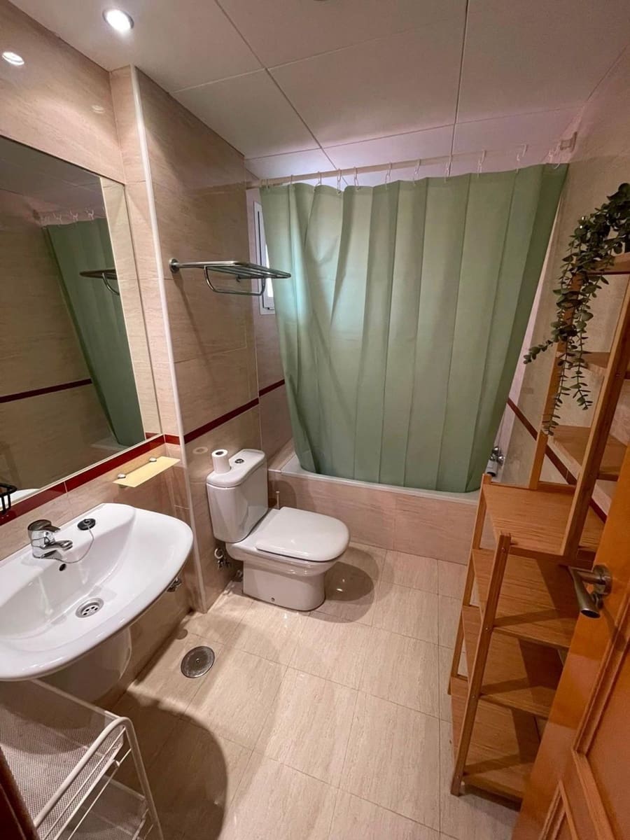 1 slaapkamer Appartement te koop in Torre de Benagalbon met zwembad garage - € 240.000 (Ref: 10176146)