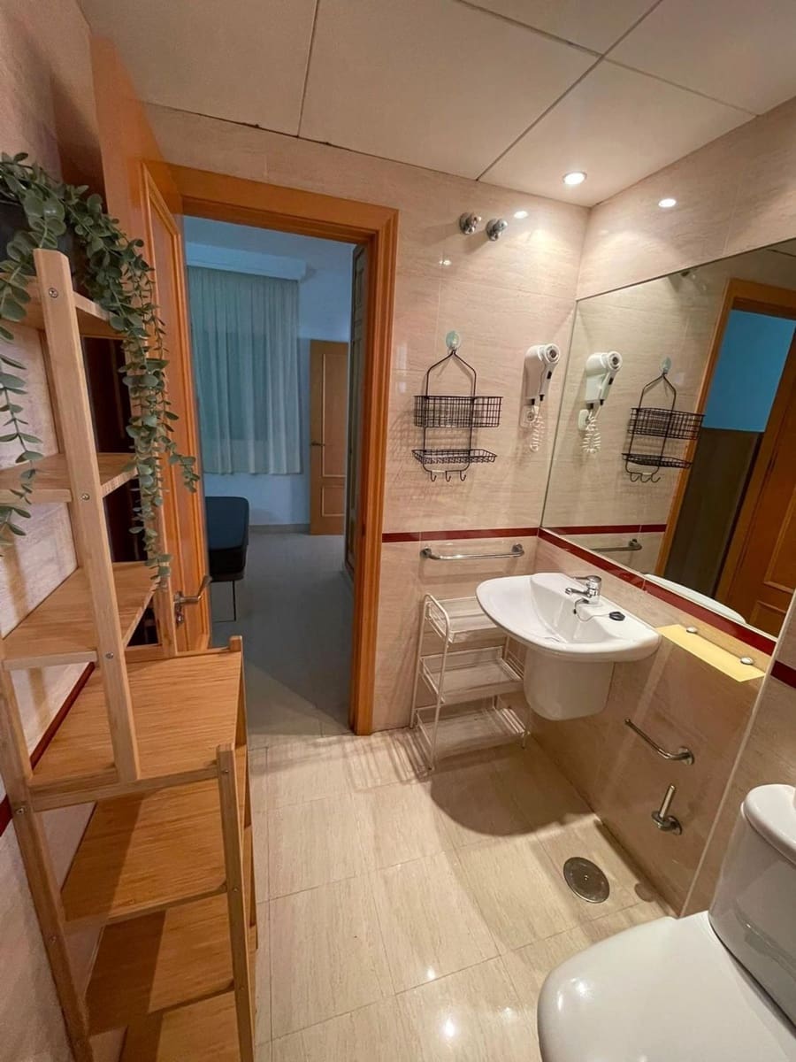 1 slaapkamer Appartement te koop in Torre de Benagalbon met zwembad garage - € 240.000 (Ref: 10176146)