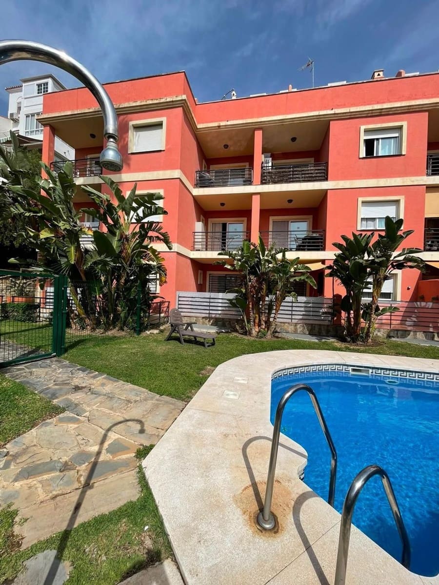 1 slaapkamer Appartement te koop in Torre de Benagalbon met zwembad garage - € 240.000 (Ref: 10176146)
