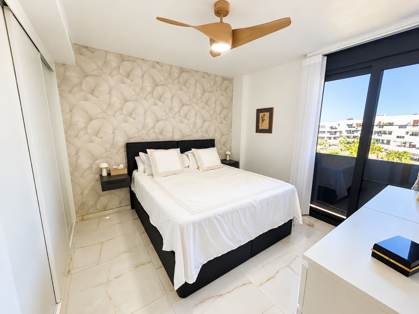 Apartamento de 3 habitaciones en Los Almendros (Orihuela Costa) en venta con piscina garaje - 285.000 € (Ref: 10103501)