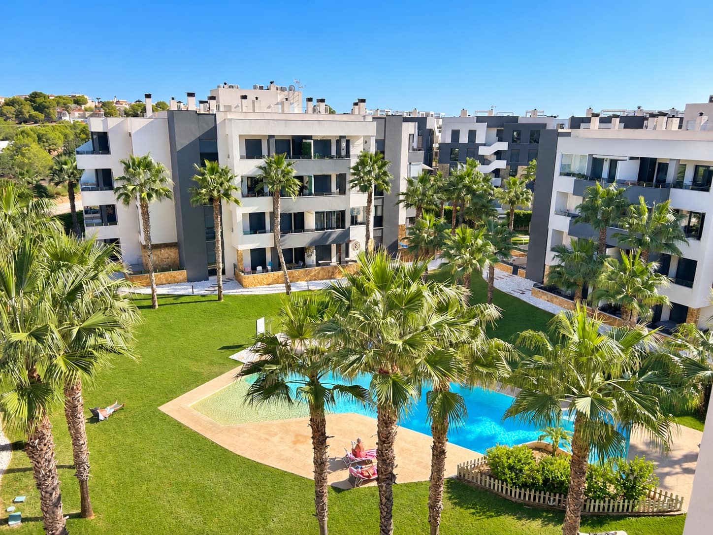 Apartamento de 3 habitaciones en Los Almendros (Orihuela Costa) en venta con piscina garaje - 285.000 € (Ref: 10103501)