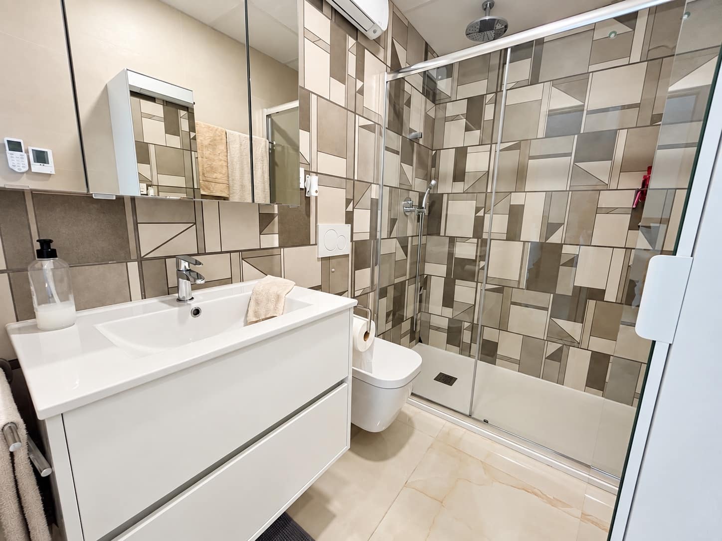 Apartamento de 3 habitaciones en Los Almendros (Orihuela Costa) en venta con piscina garaje - 285.000 € (Ref: 10103501)