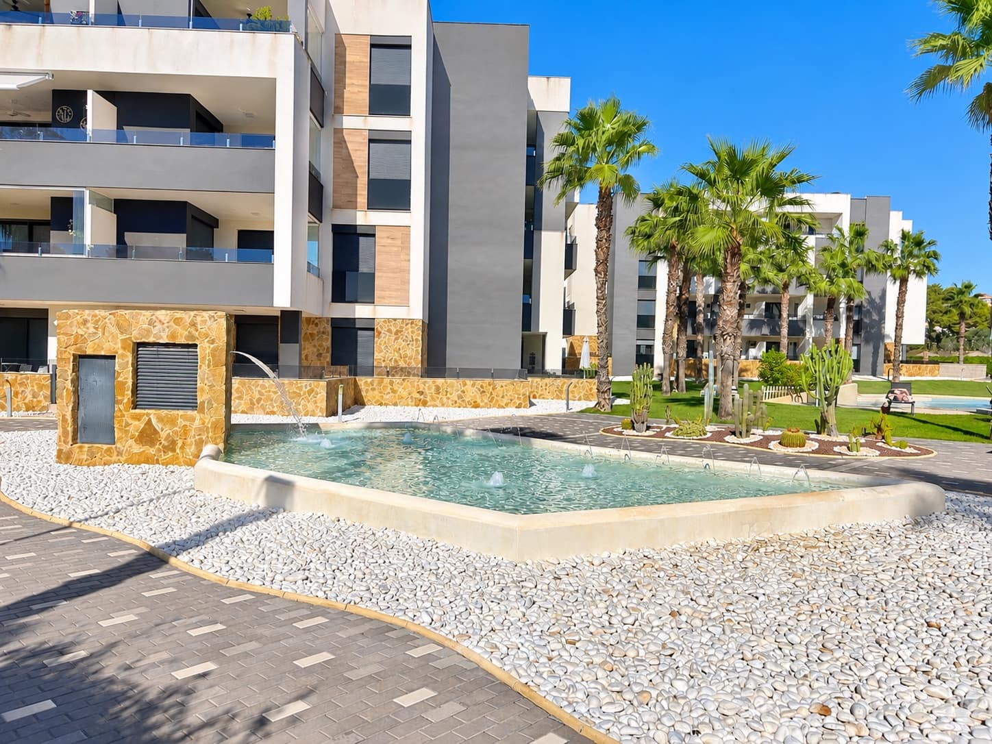 Apartamento de 3 habitaciones en Los Almendros (Orihuela Costa) en venta con piscina garaje - 285.000 € (Ref: 10103501)