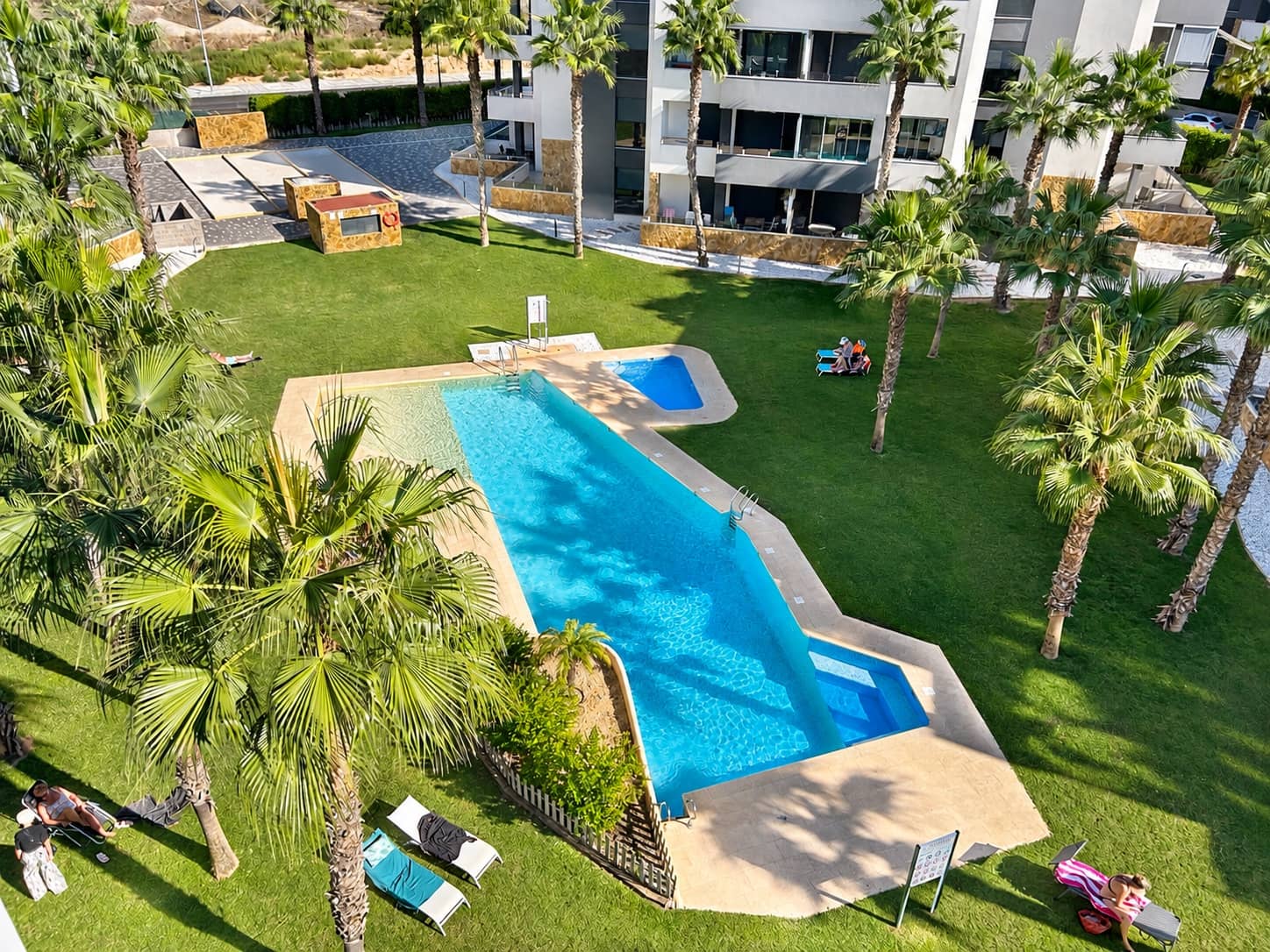 Apartamento de 3 habitaciones en Los Almendros (Orihuela Costa) en venta con piscina garaje - 285.000 € (Ref: 10103501)