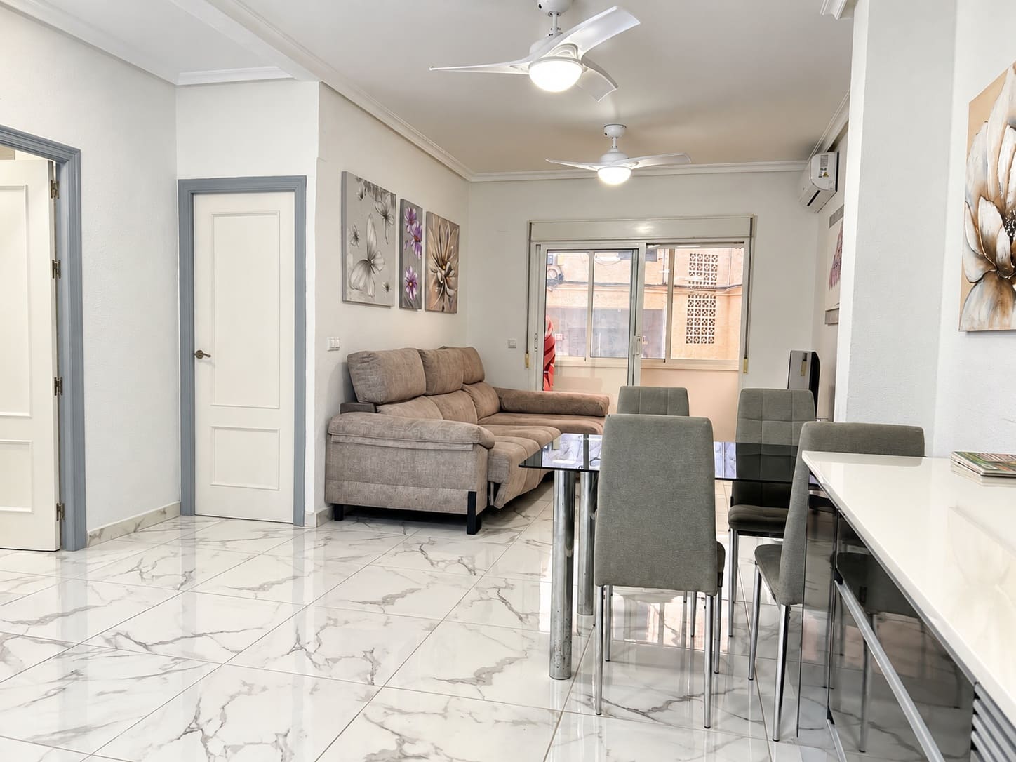 2 soveværelse Strandlejlighed til salg i Torrevieja - € 199.999 (Ref: 10111036)