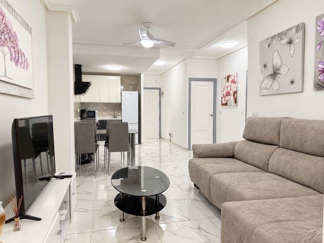 2 soveværelse Strandlejlighed til salg i Playa del Cura, Torrevieja - € 199.999 (Ref: 10111036)