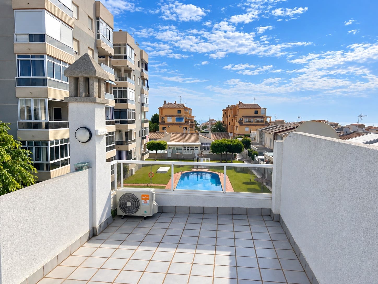 2 sypialnia Dom na sprzedaż w Torrevieja z basenem garażem - 249 999 € (Ref: 10118497)