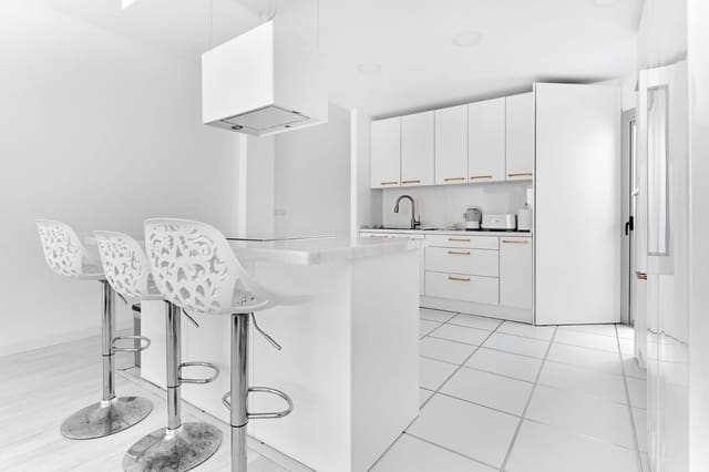 3 camera da letto Appartamento sulla Spiaggia in vendita in Las Piscinas Naturales, Torrevieja - 299.999 € (Rif: 10149344)