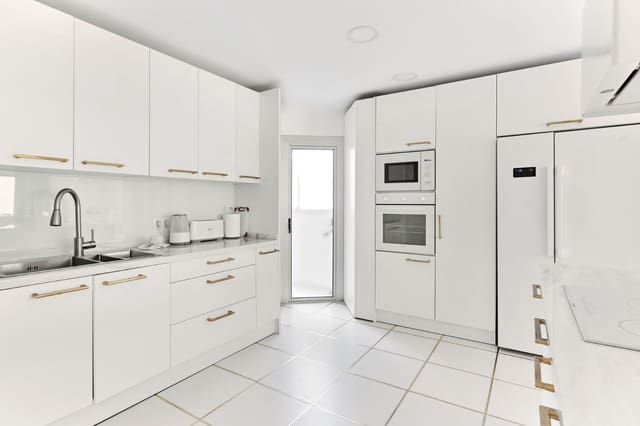 3 camera da letto Appartamento sulla Spiaggia in vendita in Las Piscinas Naturales, Torrevieja - 299.999 € (Rif: 10149344)