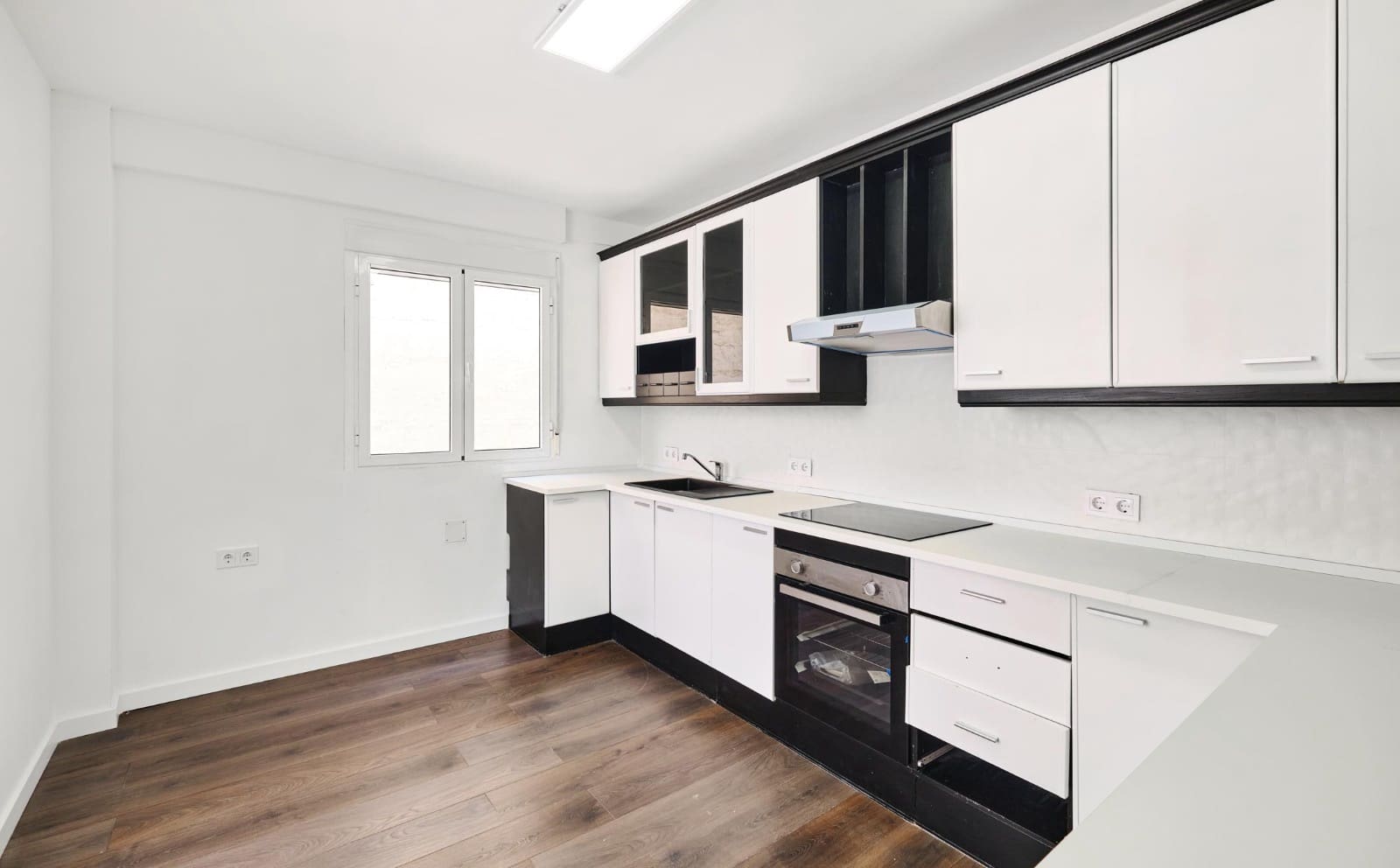 4 sypialnia Apartament przy plaży na sprzedaż w Torrevieja - 265 000 € (Ref: 10153905)