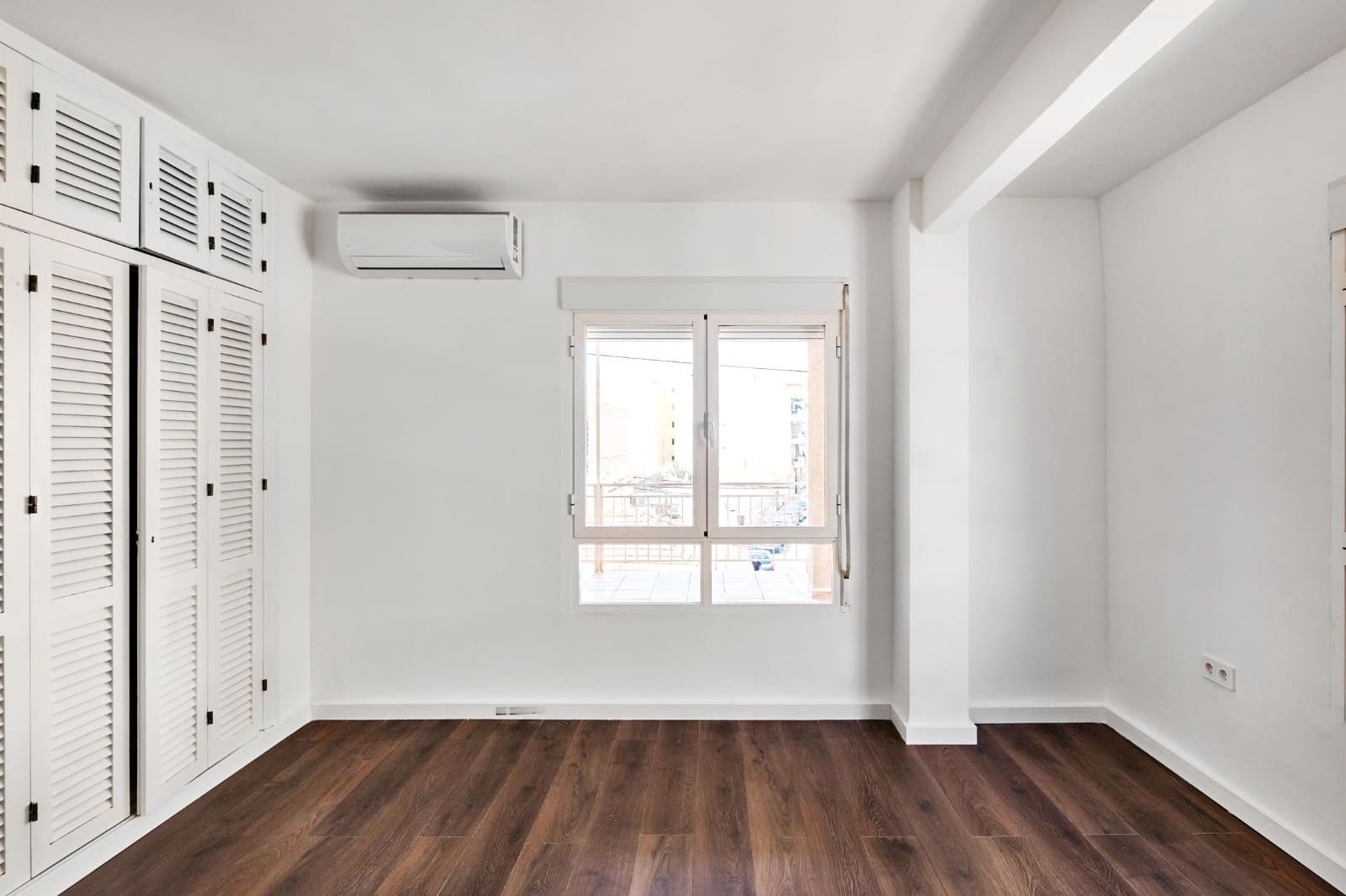 4 sypialnia Apartament przy plaży na sprzedaż w Torrevieja - 265 000 € (Ref: 10153905)
