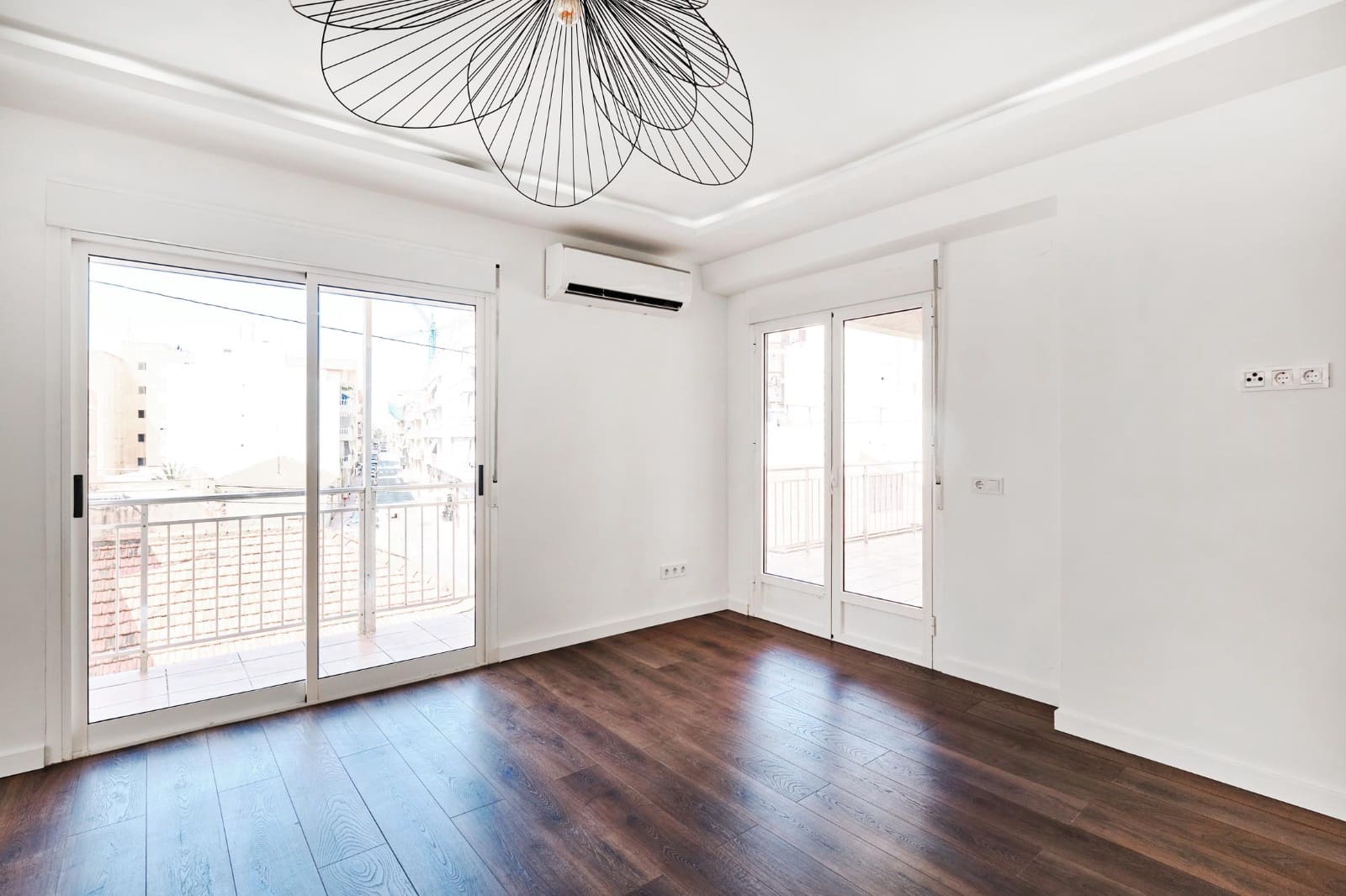 4 sypialnia Apartament przy plaży na sprzedaż w Torrevieja - 265 000 € (Ref: 10153905)