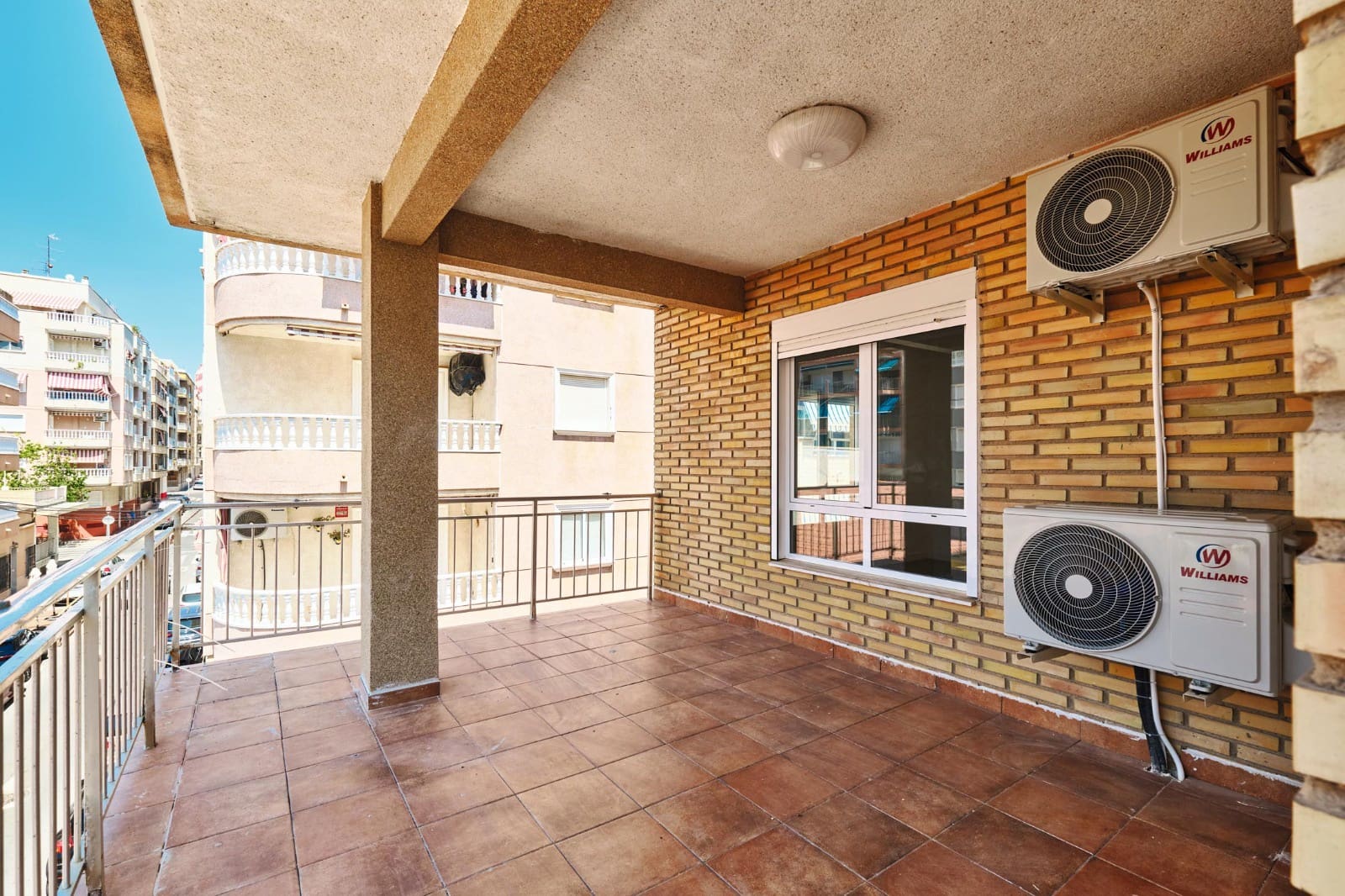 4 sypialnia Apartament przy plaży na sprzedaż w Torrevieja - 265 000 € (Ref: 10153905)