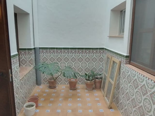 4 soveværelse Villa til salg i El Bosque med garage - € 165.000 (Ref: 10016357)