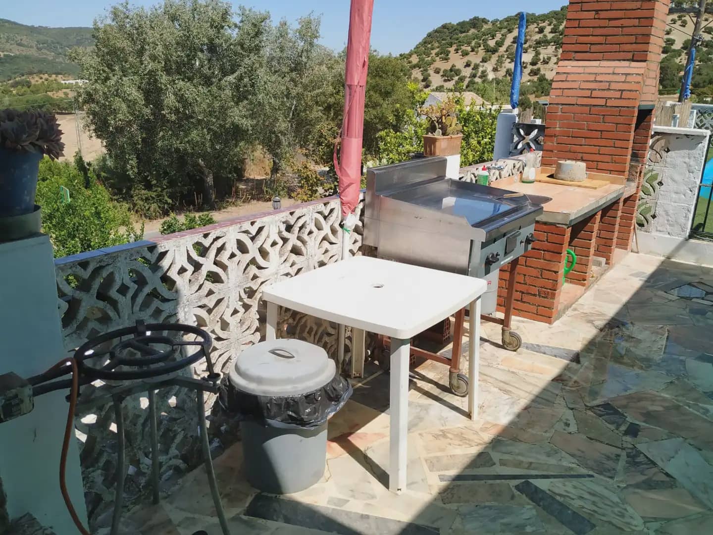 6 soveværelse Finca/Landehus til salg i El Bosque med swimmingpool - € 370.000 (Ref: 10016366)