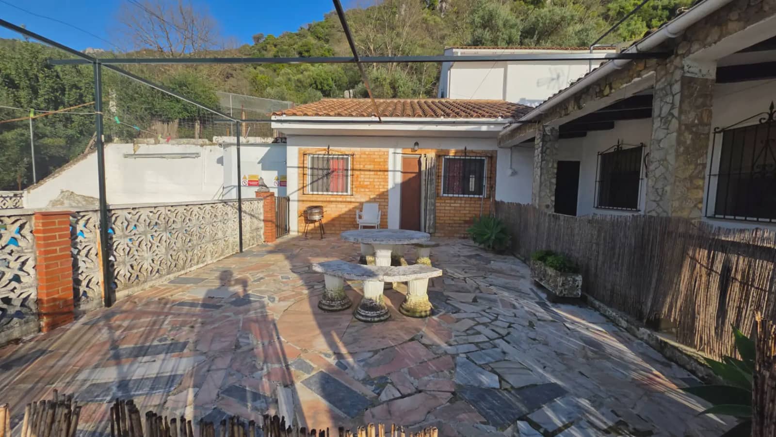 6 soveværelse Finca/Landehus til salg i El Bosque med swimmingpool - € 370.000 (Ref: 10016366)