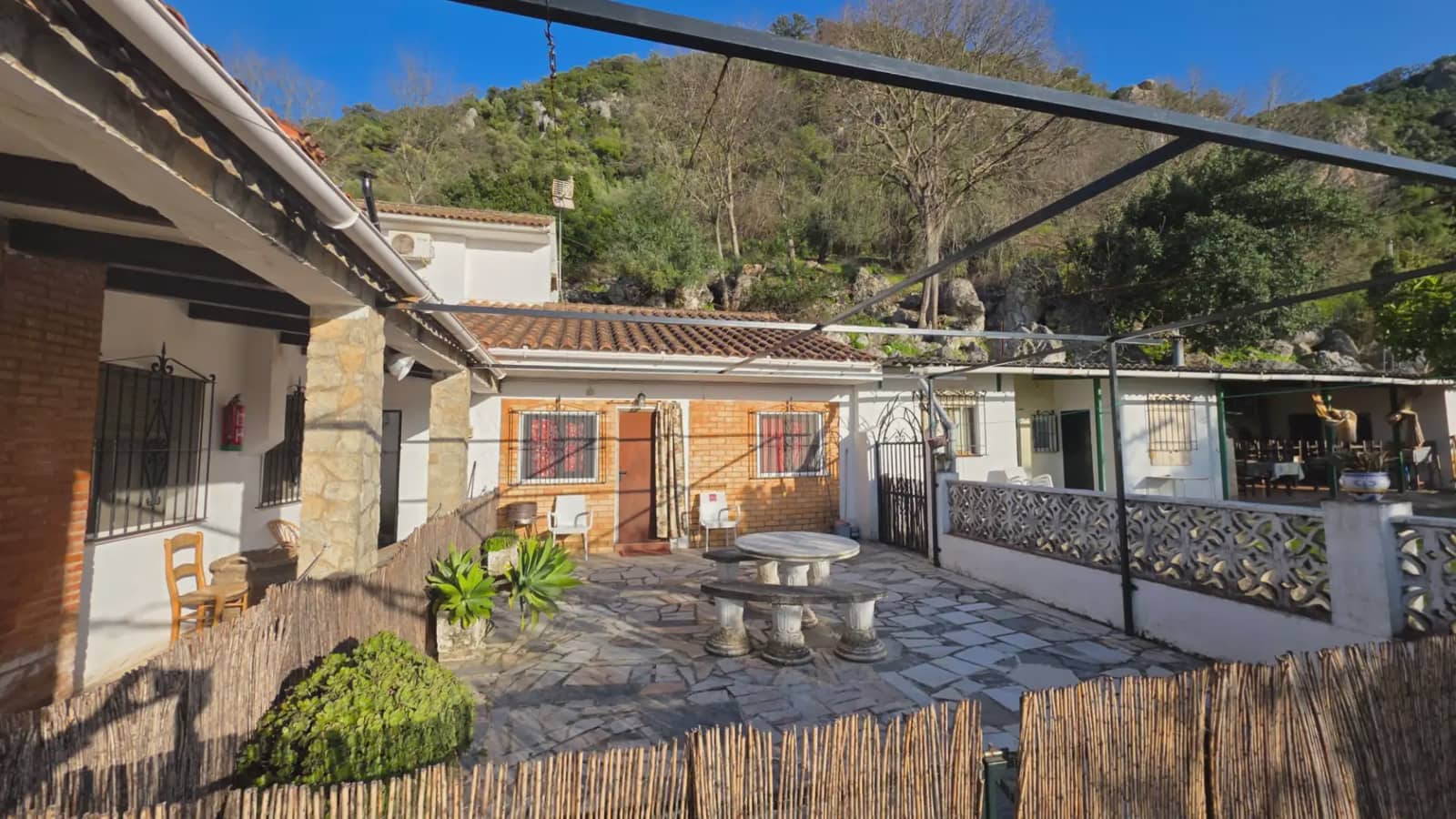 6 soveværelse Finca/Landehus til salg i El Bosque med swimmingpool - € 370.000 (Ref: 10016366)