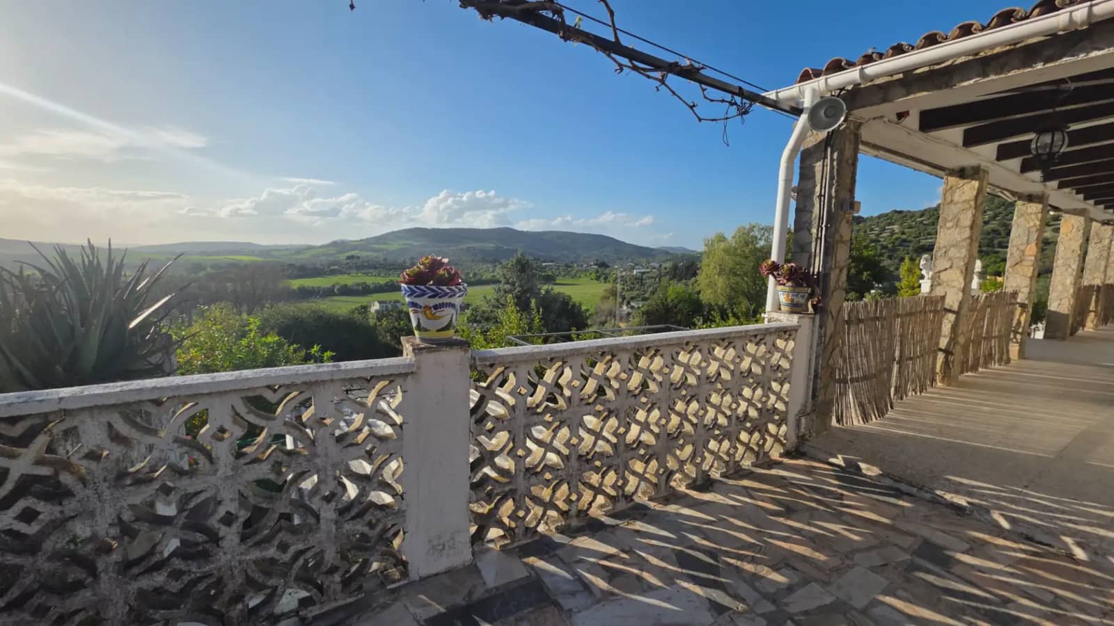 6 soveværelse Finca/Landehus til salg i El Bosque med swimmingpool - € 370.000 (Ref: 10016366)