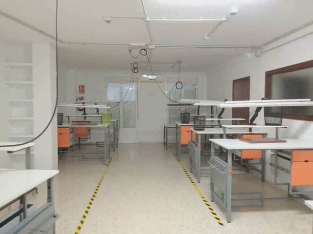 Commerciale in vendita in Ubrique - 1.200.000 € (Rif: 10016372)