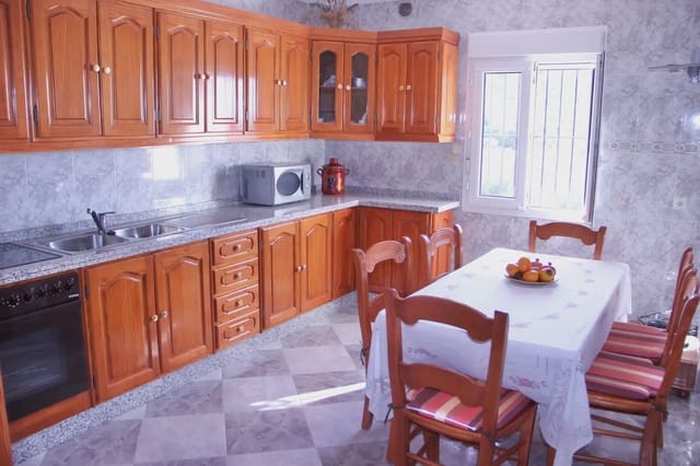 4 soveværelse Finca/Landehus til salg i Benaocaz med swimmingpool - € 360.000 (Ref: 10016396)
