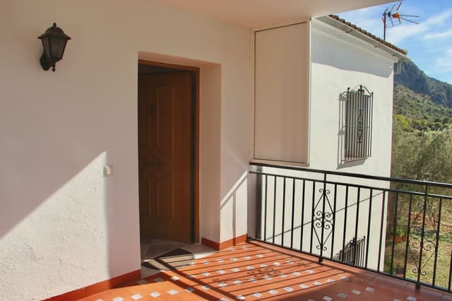 4 soveværelse Finca/Landehus til salg i Benaocaz med swimmingpool - € 360.000 (Ref: 10016396)