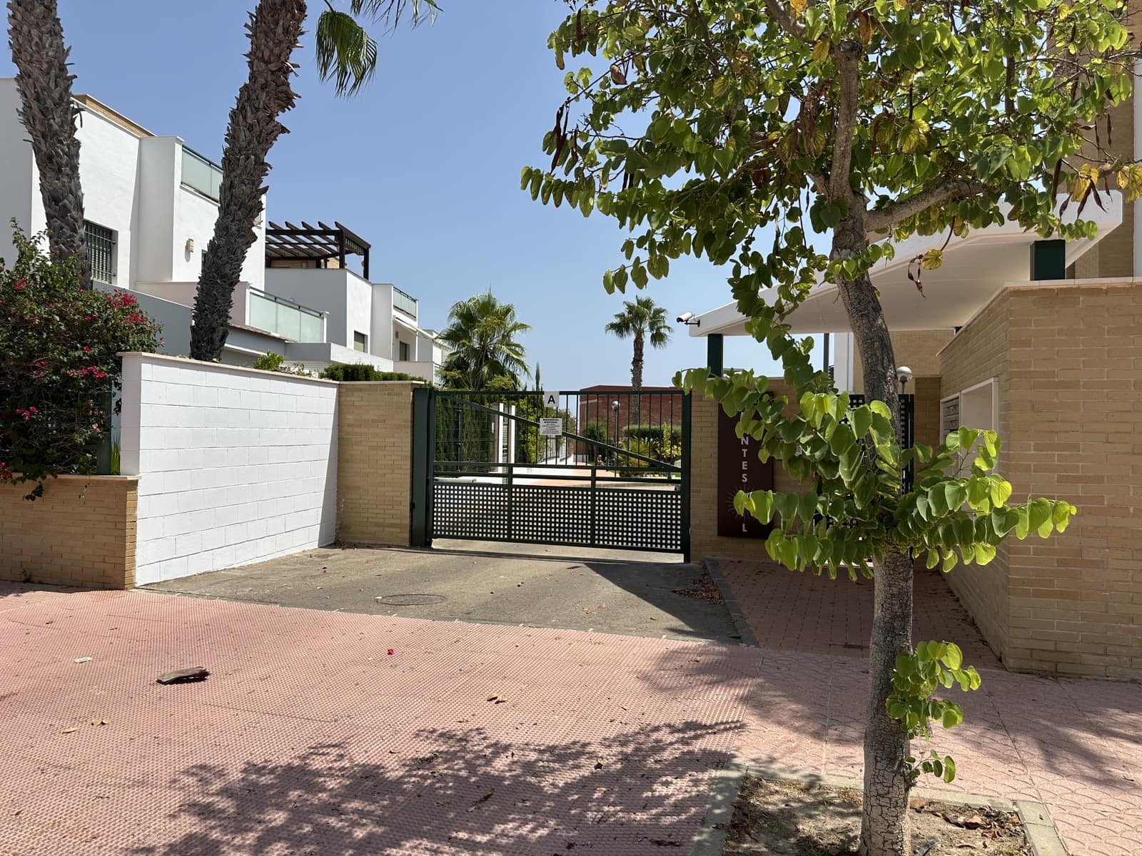 3 bedroom Townhouse for sale in Ciudad Quesada with pool garage - € 370,000 (Ref: 10004690)
