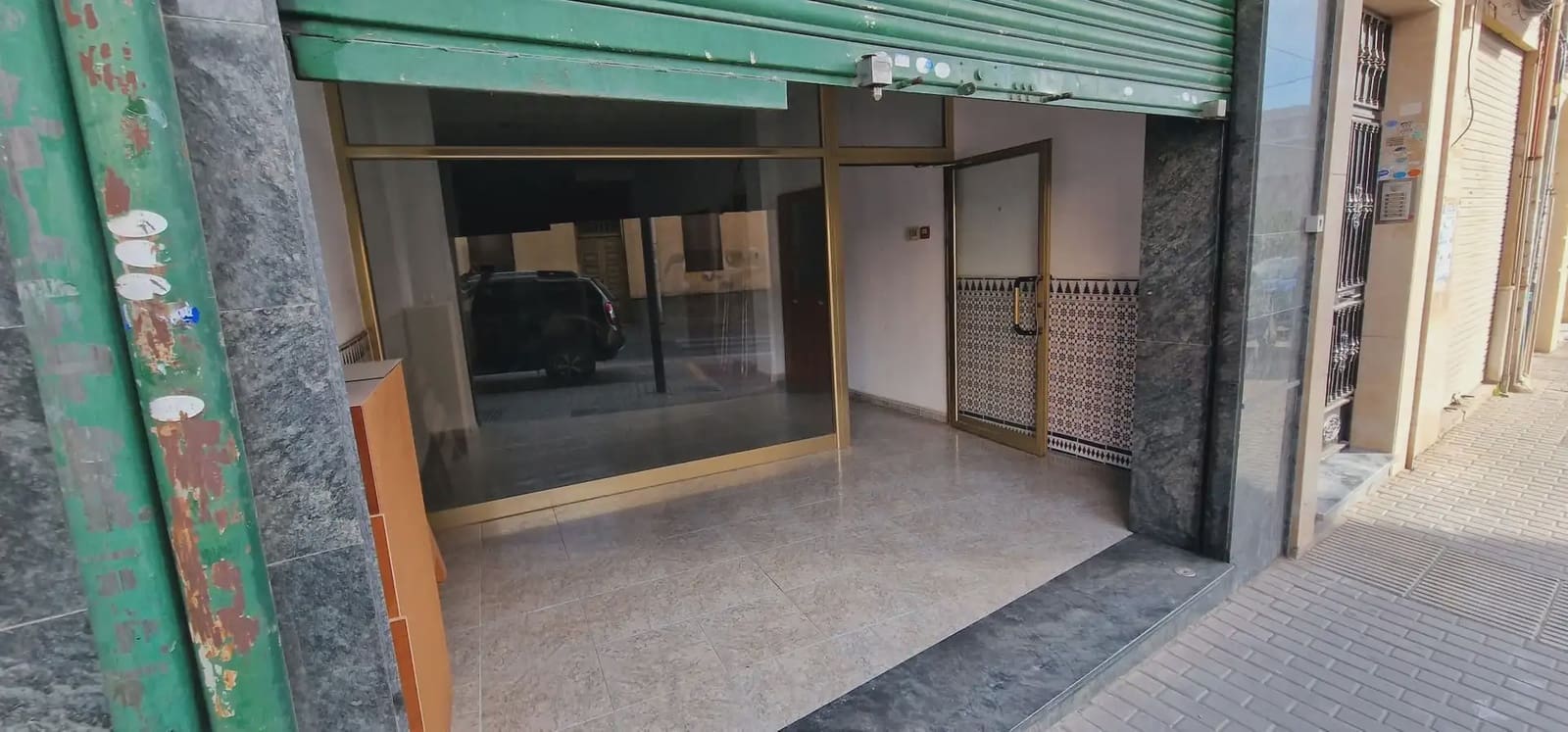 Commercial for sale in Maracena - € 120,000 (Ref: 10045420)