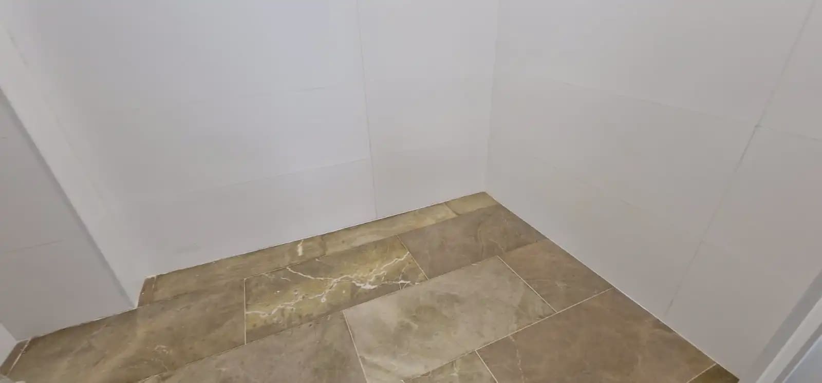 Commercial for rent in Granada city - € 375 (Ref: 10045433)