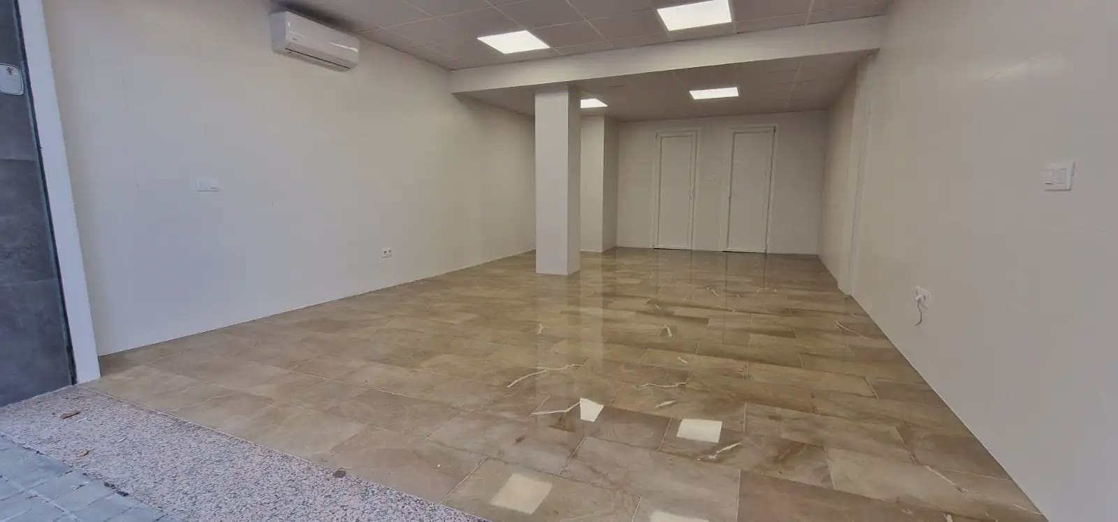 Commercial for rent in Granada city - € 375 (Ref: 10045433)
