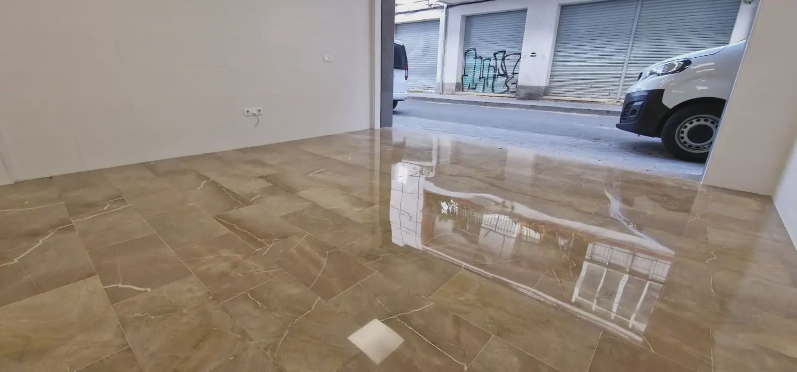 Commercial for rent in Granada city - € 375 (Ref: 10045433)