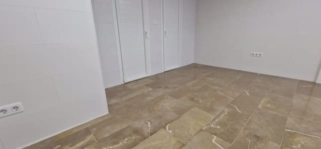 Gewerbe zu vermieten in Cerrillo de Maracena - Periodistas, Granada Stadt - 375 € (Ref: 10045433)