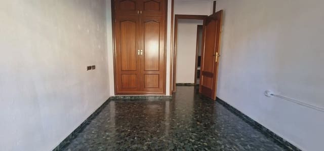 3 bedroom Flat for rent in Maracena - € 600 (Ref: 10097408)
