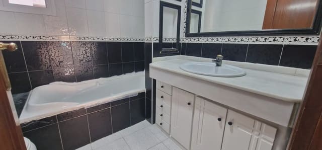3 bedroom Flat for rent in Maracena - € 600 (Ref: 10097408)