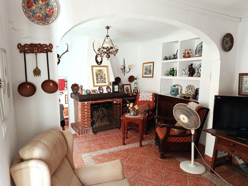Casa de 6 habitaciones en Luque en venta - 69.000 € (Ref: 10046101)