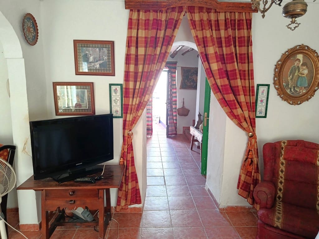 Casa de 6 habitaciones en Luque en venta - 69.000 € (Ref: 10046101)