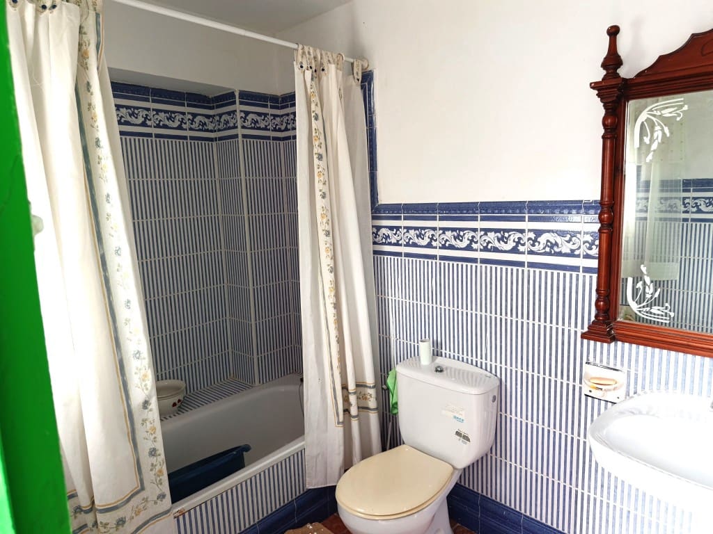 Casa de 6 habitaciones en Luque en venta - 69.000 € (Ref: 10046101)