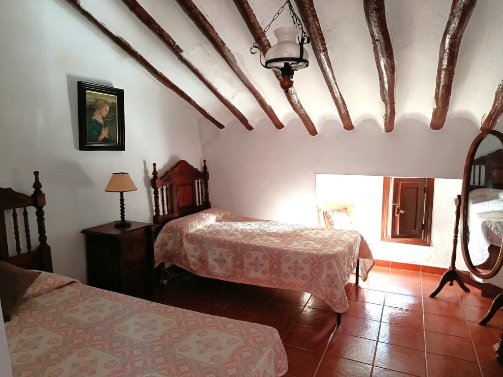 Casa de 6 habitaciones en Luque en venta - 69.000 € (Ref: 10046101)