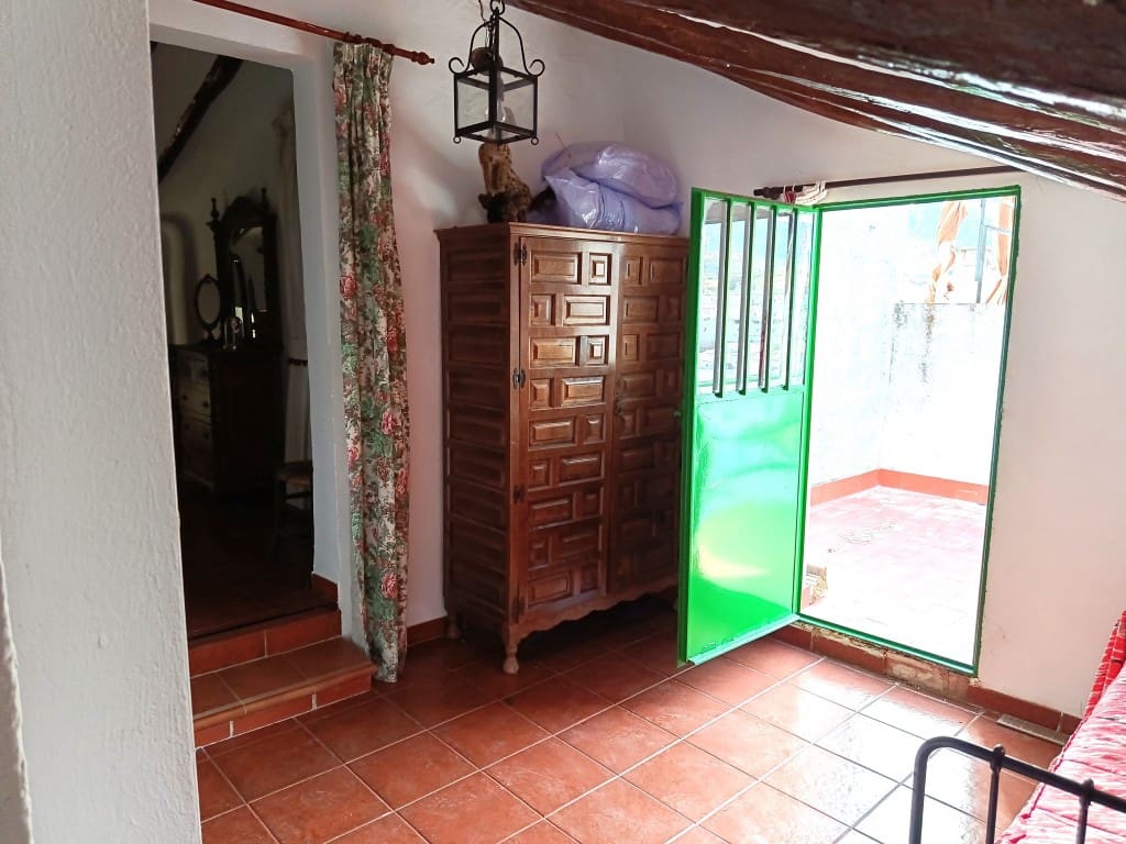 Casa de 6 habitaciones en Luque en venta - 69.000 € (Ref: 10046101)