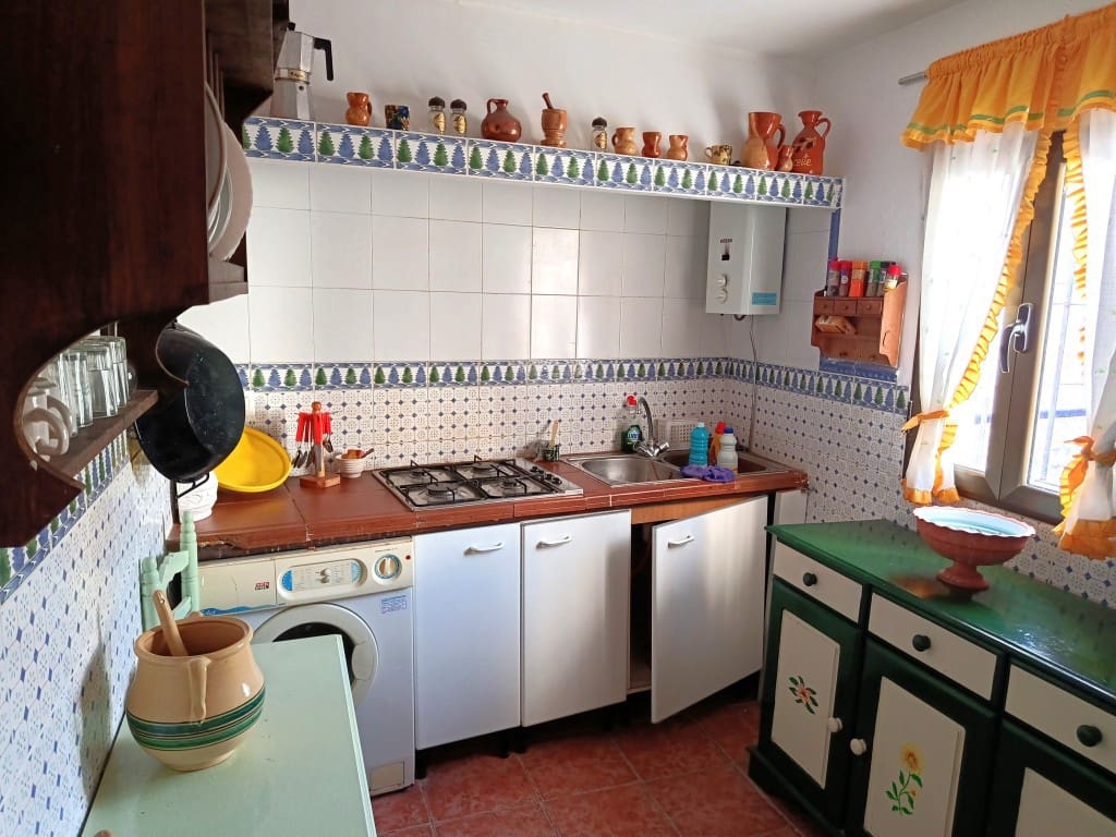 Casa de 6 habitaciones en Luque en venta - 69.000 € (Ref: 10046101)