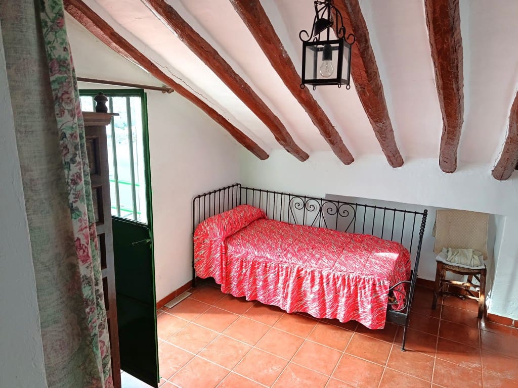 Casa de 6 habitaciones en Luque en venta - 69.000 € (Ref: 10046101)