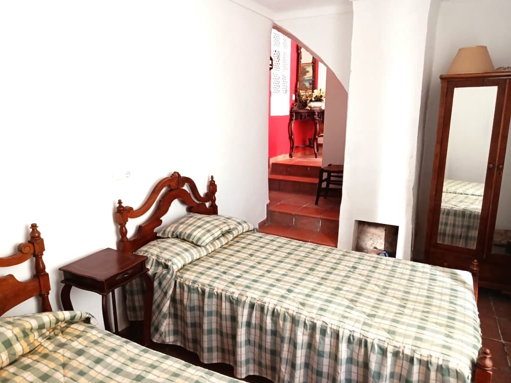 Casa de 6 habitaciones en Luque en venta - 69.000 € (Ref: 10046101)