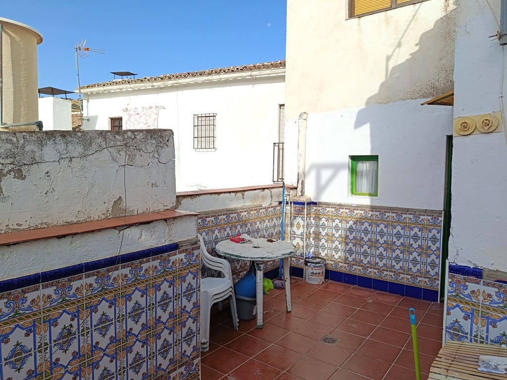 Casa de 6 habitaciones en Luque en venta - 69.000 € (Ref: 10046101)