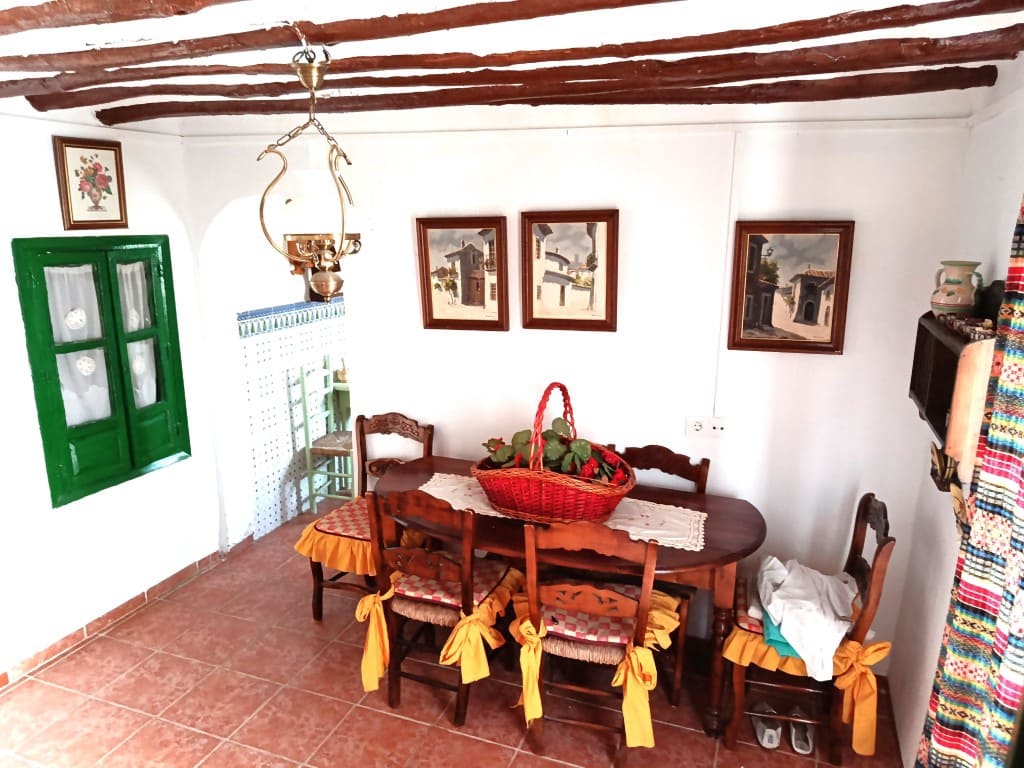 Casa de 6 habitaciones en Luque en venta - 69.000 € (Ref: 10046101)