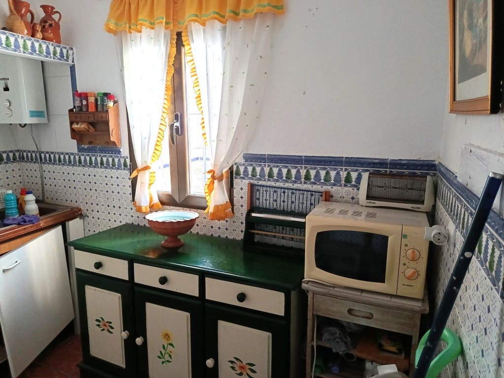 Casa de 6 habitaciones en Luque en venta - 69.000 € (Ref: 10046101)