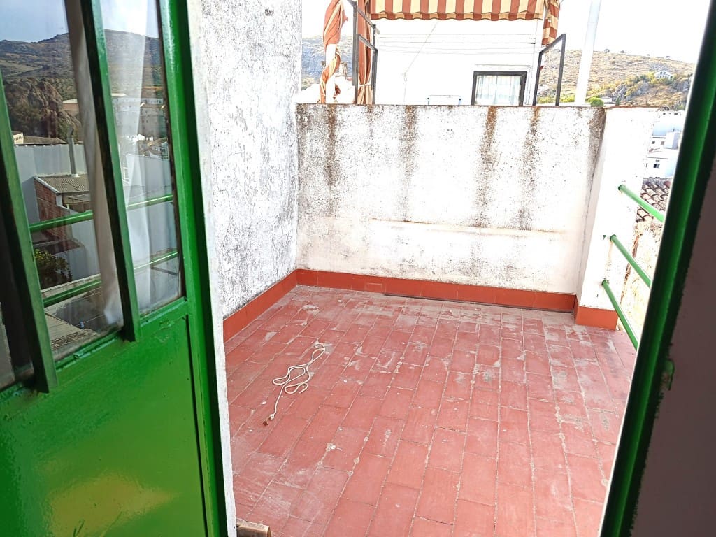 Casa de 6 habitaciones en Luque en venta - 69.000 € (Ref: 10046101)