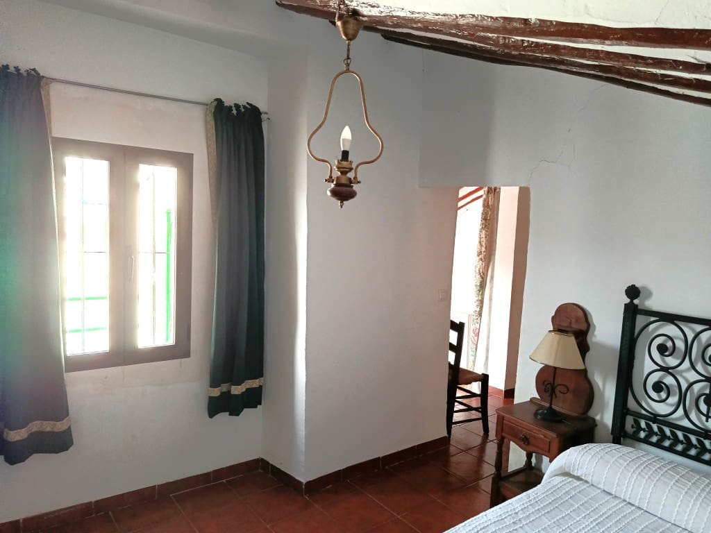 Casa de 6 habitaciones en Luque en venta - 69.000 € (Ref: 10046101)