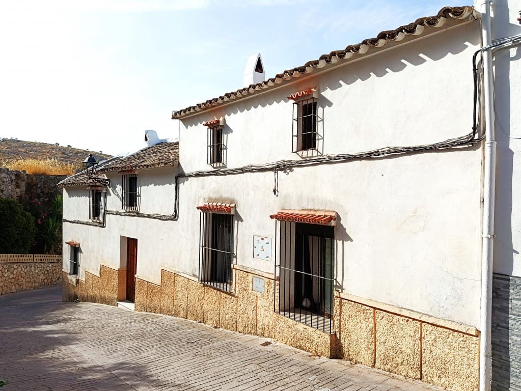 Casa de 6 habitaciones en Luque en venta - 69.000 € (Ref: 10046101)