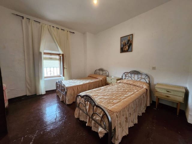 4 bedroom Townhouse for sale in Campo Nubes, Priego de Córdoba - € 34,000 (Ref: 10046103)