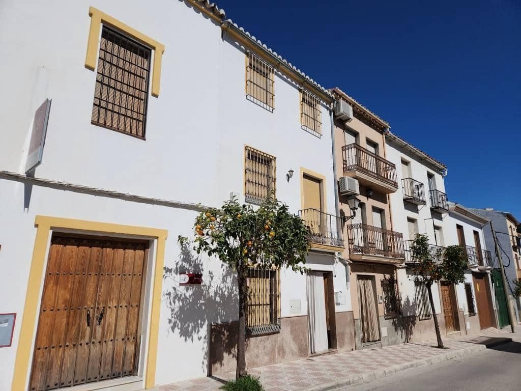 Casa de 4 habitaciones en Luque en venta con piscina - 82.000 € (Ref: 10046105)